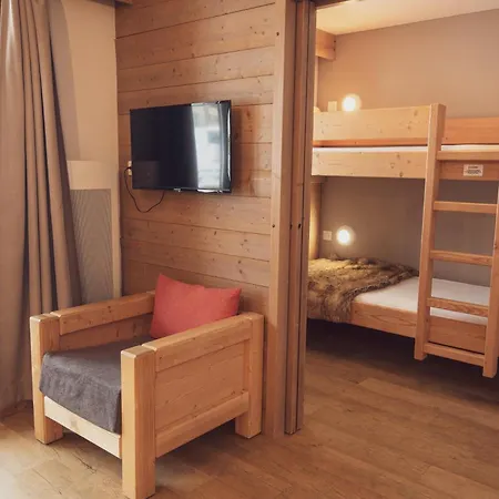 Les Grandes Feignes Aparthotel 3*